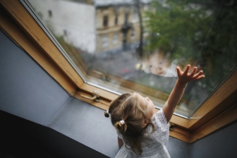 Tajniki wyboru odpowiedniego okna dachowego: komfort, funkcjonalność i estetyka domu